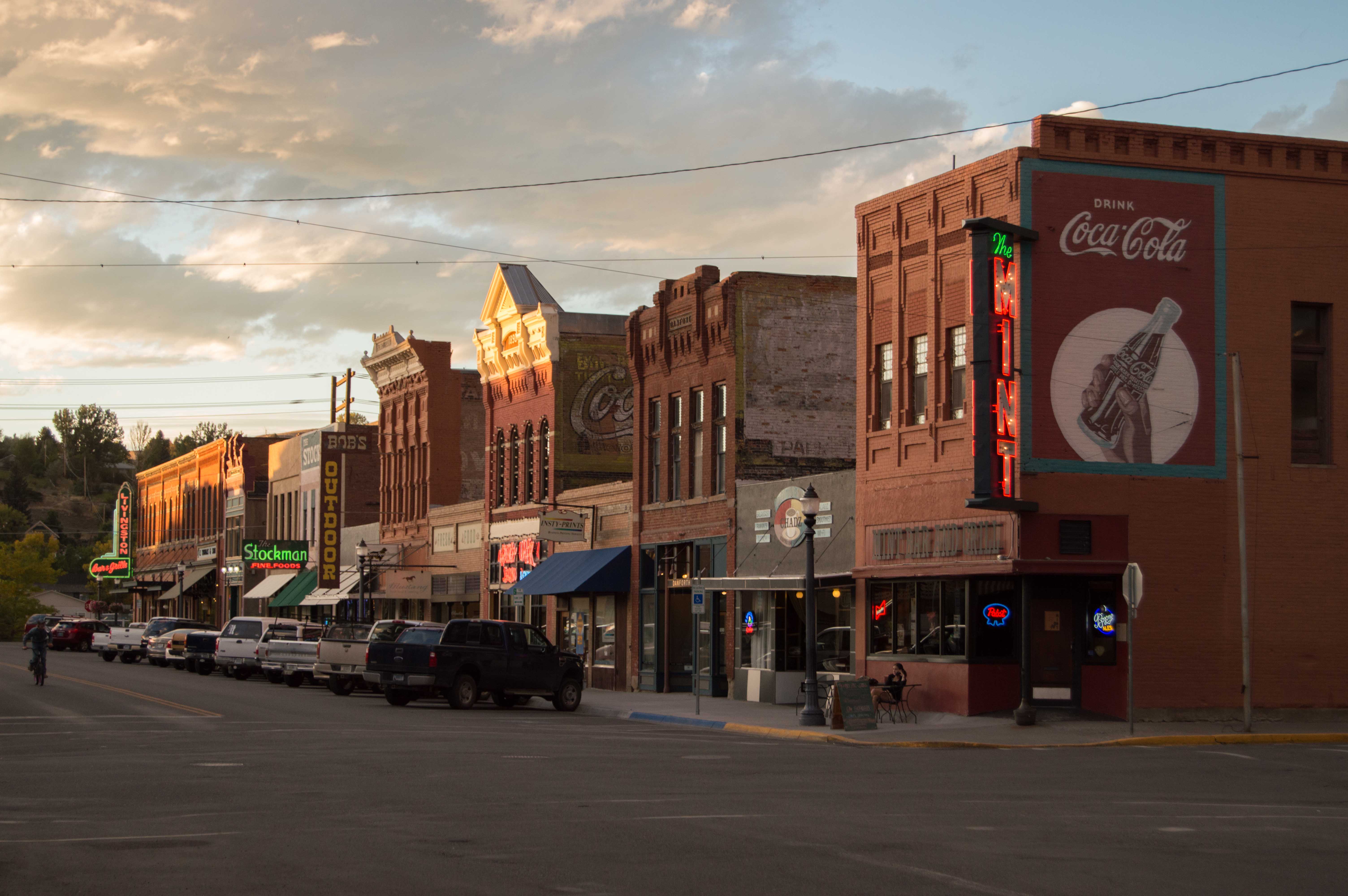 THE MINT BAR & GRILL - Downtown Livingston Montana Bar for Sale | Raich