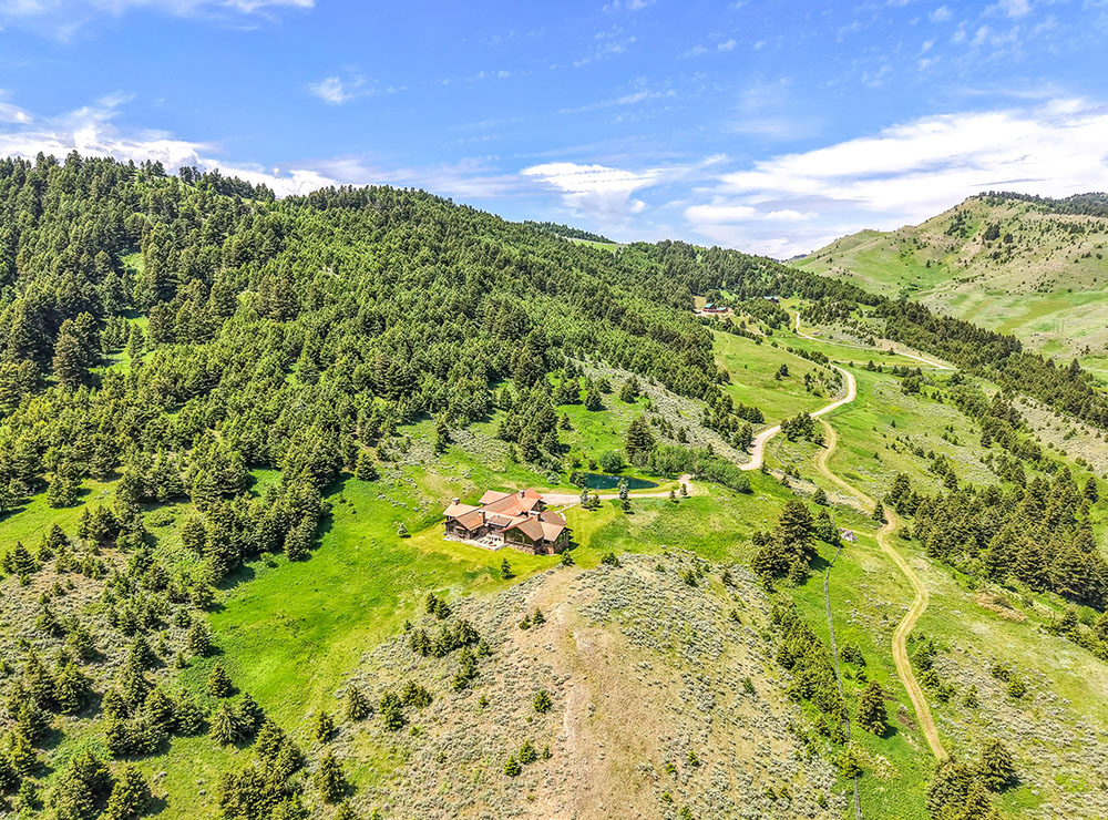 SKY BAND RANCH BETWEEN LIVINGSTON & BOZEMAN MT