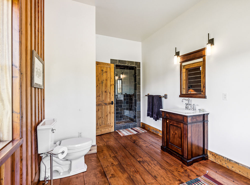 SKY BAND RANCH BETWEEN LIVINGSTON & BOZEMAN MT