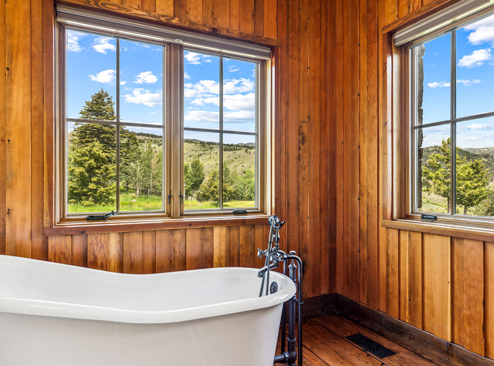 SKY BAND RANCH BETWEEN LIVINGSTON & BOZEMAN MT