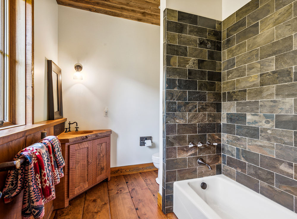 SKY BAND RANCH BETWEEN LIVINGSTON & BOZEMAN MT