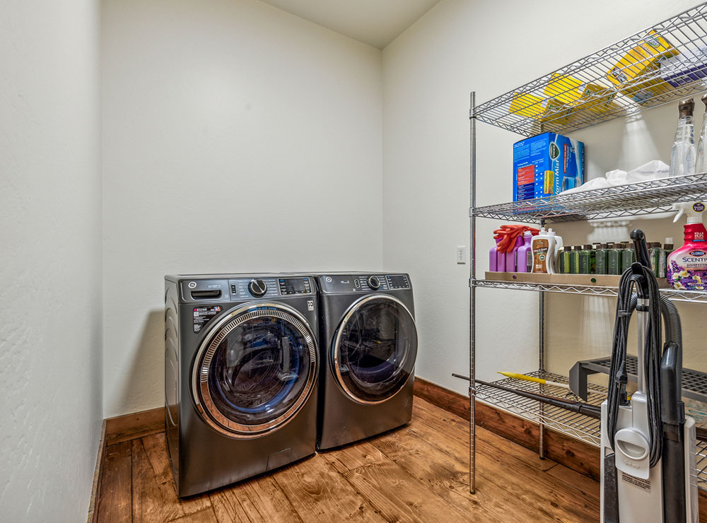 SKY BAND RANCH BETWEEN LIVINGSTON & BOZEMAN MT