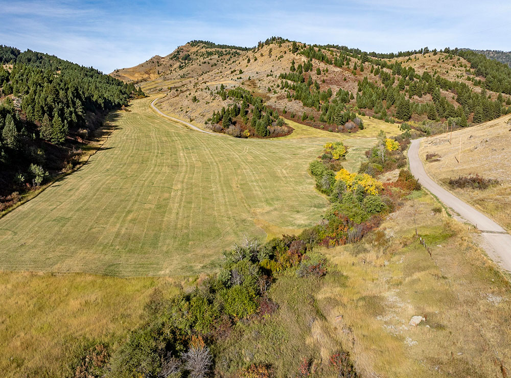 SKY BAND RANCH BETWEEN LIVINGSTON & BOZEMAN MT