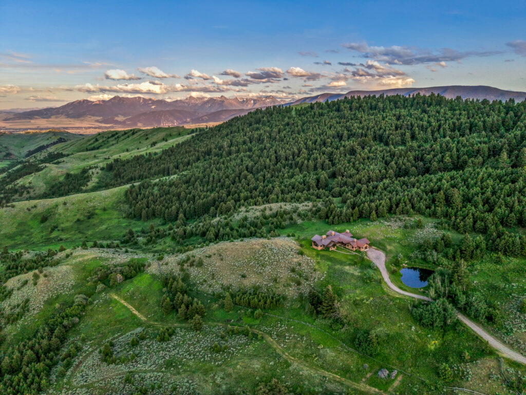 SKY BAND RANCH BETWEEN LIVINGSTON & BOZEMAN MT