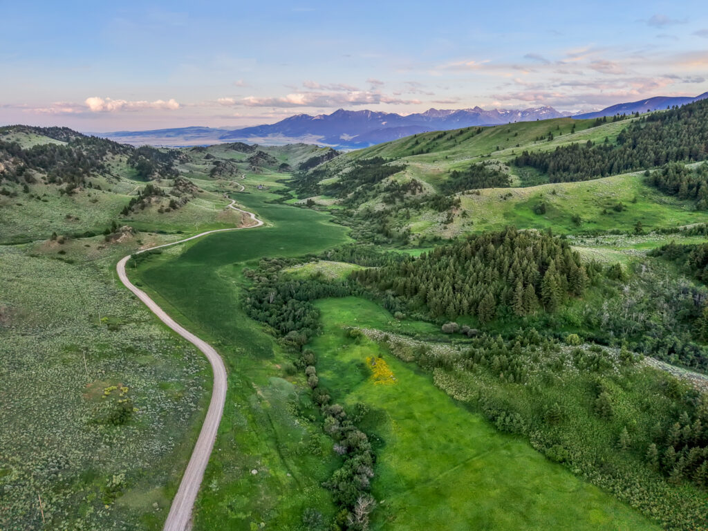 SKY BAND RANCH BETWEEN LIVINGSTON & BOZEMAN MT