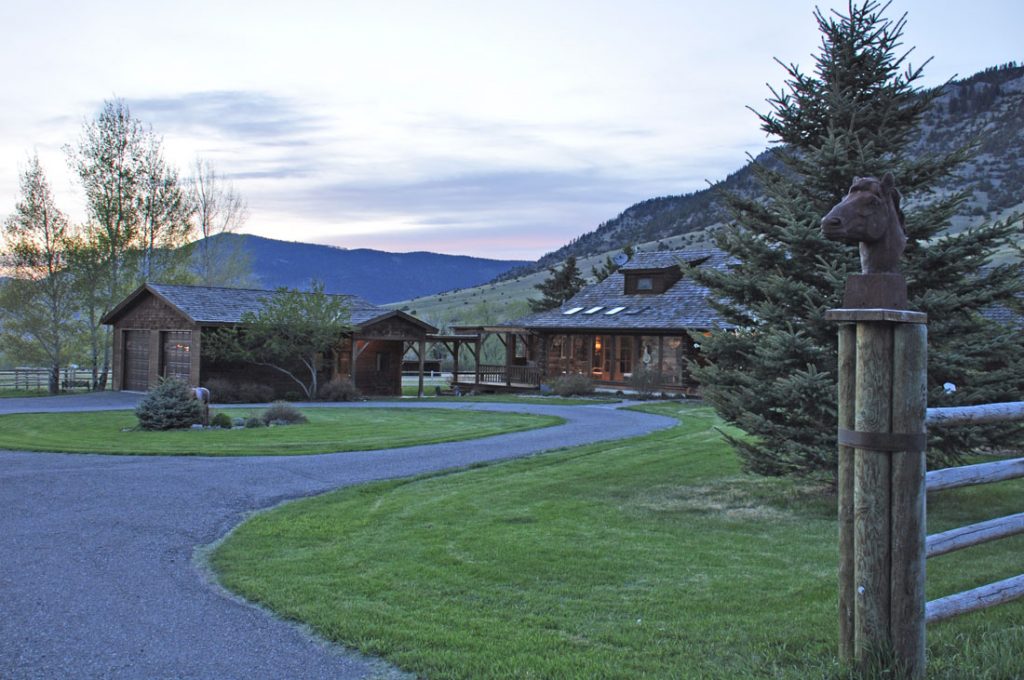 SOLD – Western Style Horse Property